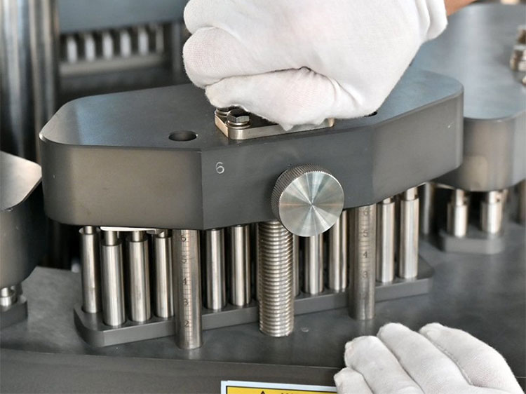 User maintaining a capsule filling machine