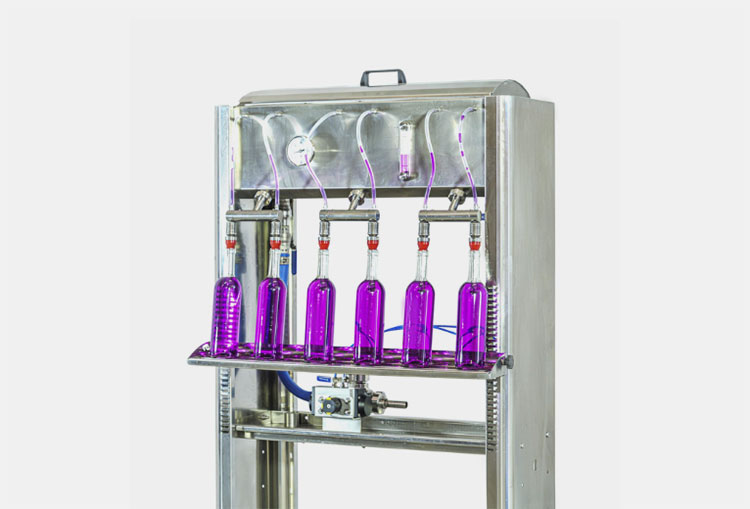 Gravity liquid filling machine